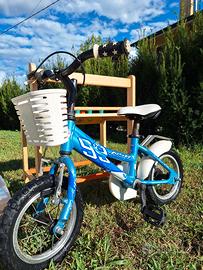 Bicicletta azzurra bimba
