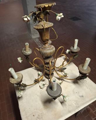 Lampadario vintage a 5 luci con rose in porcellana