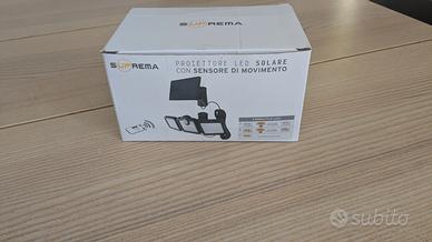Proiettore Led Solare con sensore di movimento e t