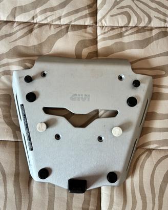 Piastra GIVI SRA8203 per Moto Guzzi