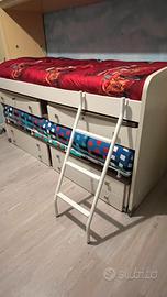 Letto doppio con due scrivanie integrate