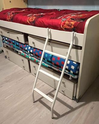 Letto doppio con due scrivanie integrate