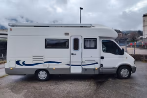 Camper MONOSCOCCA semintegrale mansardato