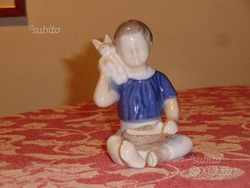 Statuina Bing & Grondahl "ragazzo seduto con conig