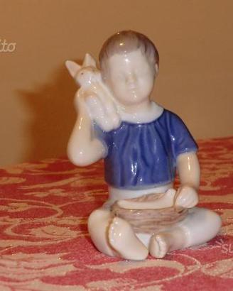 Statuina Bing & Grondahl "ragazzo seduto con conig