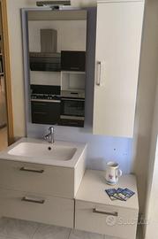 Mobile Bagno con Lavello e Specchiera