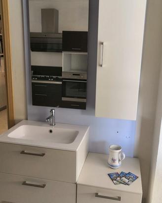 Mobile Bagno con Lavello e Specchiera