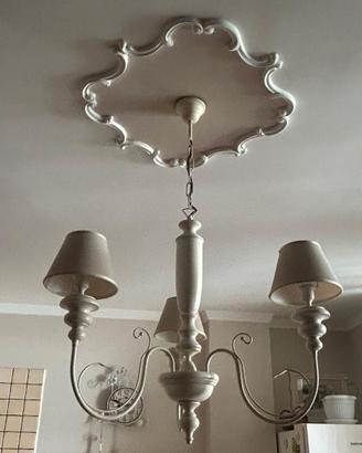 Lampadario shabby chic color panna con paralumi in