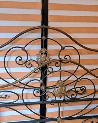 Letto in stile ferro battuto ed ottone