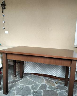 Tavolo con cassetto colore noce