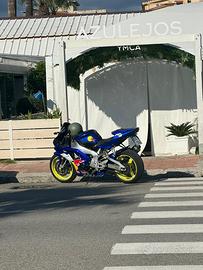 Yamaha r1