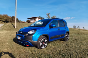 FIAT PANDA CROSS HYBRID Blu met. anno 2023