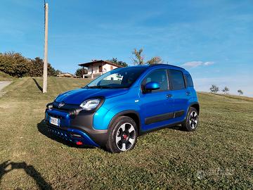 FIAT PANDA CROSS HYBRID Blu met. anno 2023