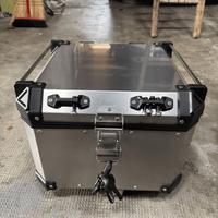 Bauletto posteriore Moto Guzzi V85TT con piastra