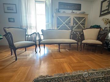 Divanetto e 2 poltrone