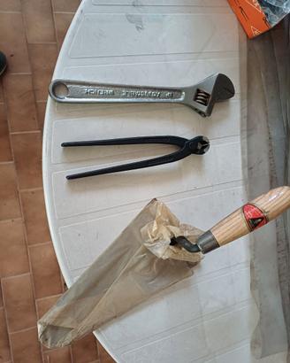 Cazzuola pinza chiave inglese