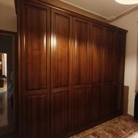 Armadio in legno massiccio 