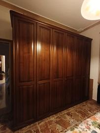 Armadio in legno massiccio 