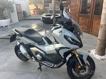 Moto X-ADV 750 grigio