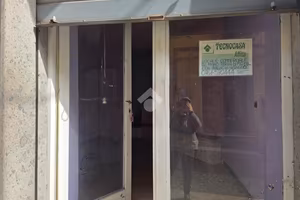 NEGOZIO A MONTEROSI