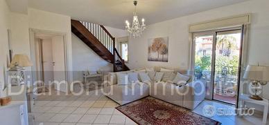 Quadrilocale con mansarda e garage a Mascali