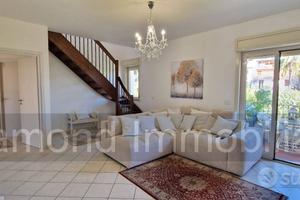 Quadrilocale con mansarda e garage a Mascali