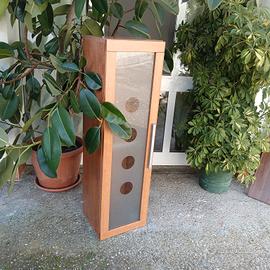 armadietto a vetrina