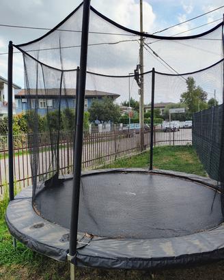 trampolino jumping