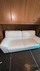 Set mobili: divano, tavolo IKEA e 2 sedie