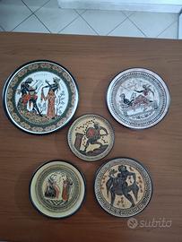 Lotto 5 Piatti Vintage Stile Greco in Terracotta