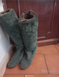 stivali scamosciati fatti a mano