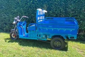 Triciclo tuktuk elettrico