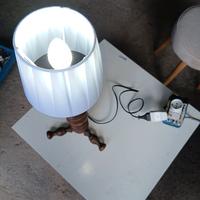 lampada da tavolo in legno 