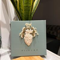 Tela con cuore in resina