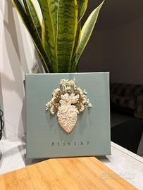 Tela con cuore in resina