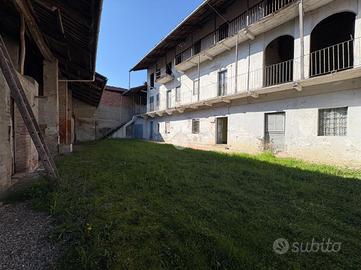 CASA SEMINDIPENDENTE A STRAMBINO