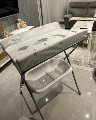 Fasciatoio con vasca da bagno