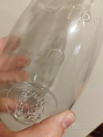 Caraffa vintage da litro in vetro