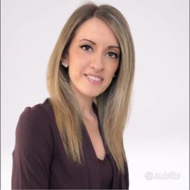 Impiegata, segretaria, commessa