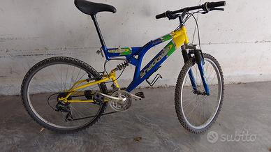 Bicicletta trekking 26" doppia ammortizzazione