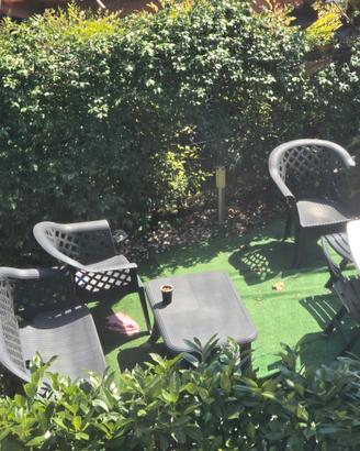 tavolino da giardino con sedie