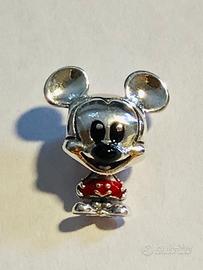 Pandora Disney Charm Mickey con pantaloni rossi