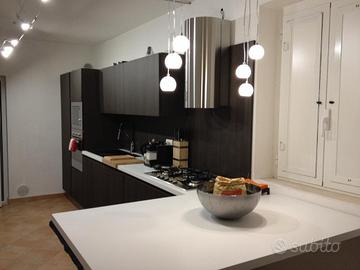 Cucina completa di elettrodomestici