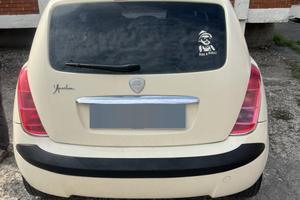Lancia y