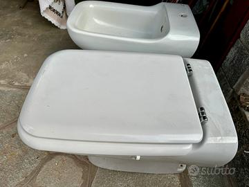 Coppia sanitari bianchi Ideal Standard serie Conca