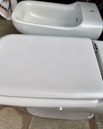 Coppia sanitari bianchi Ideal Standard serie Conca
