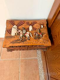 Baule vintage in legno intagliato Don Chisciotte