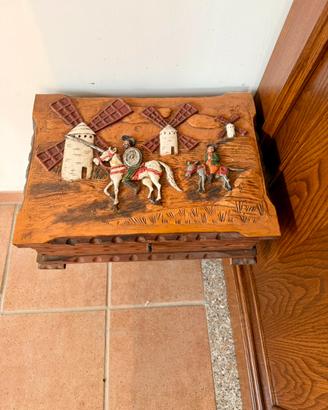 Baule vintage in legno intagliato Don Chisciotte