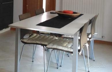 Tavolo allungabile + 4 sedie