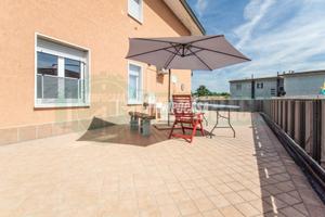 TRILOCALE RISTRUTTURATO A NUOVO TERRAZZO, BOX E CA